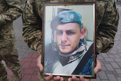 У Луцьку попрощалися з трьома загиблими військовослужбовцями У Луцьку попрощалися з трьома загиблими військовослужбовцями