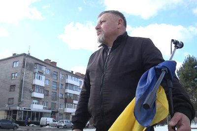 "Це створює позитивну атмосферу", — в Житомирі таксист Віктор Гаманюк-Емануель співає пасажирам "Це створює позитивну атмосферу", — в Житомирі таксист Віктор Гаманюк-Емануель співає пасажирам