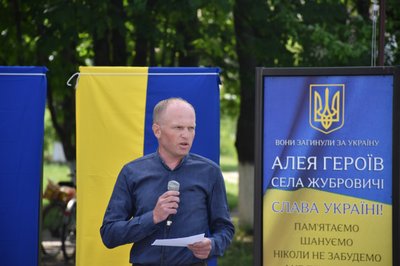Герої житимуть, поки житиме пам'ять про них: у громаді на Житомирщині відкрили Алею Героїв Герої житимуть, поки житиме пам'ять про них: у громаді на Житомирщині відкрили Алею Героїв