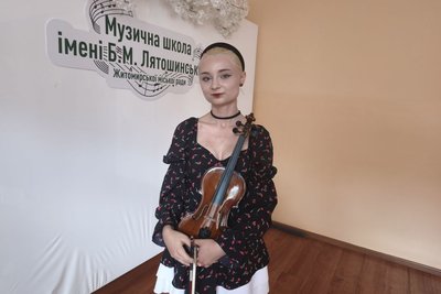 Вівальді, Бах та Моцарт: британська скрипалька у Житомирі провела майстер-клас для дітей-музикантів Вівальді, Бах та Моцарт: британська скрипалька у Житомирі провела майстер-клас для дітей-музикантів