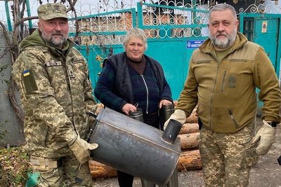 Офіцери вінницької 59-ої бригади імені Якова Гандзюка привезли в деокуповані села допомогу Офіцери вінницької 59-ої бригади імені Якова Гандзюка привезли в деокуповані села допомогу