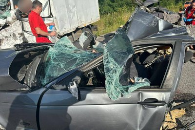 Легковик зіткнувся з вантажівкою: на Вінниччині у ДТП загинуло двоє людей Легковик зіткнувся з вантажівкою: на Вінниччині у ДТП загинуло двоє людей
