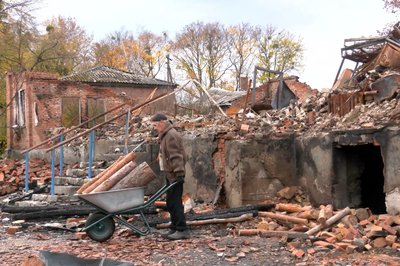 Як живуть люди у звільненому селі Оскіл Як живуть люди у звільненому селі Оскіл
