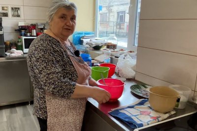 Десятки тисяч булок на фронт спекли при УГЦК на Рівненщині Десятки тисяч булок на фронт спекли при УГЦК на Рівненщині