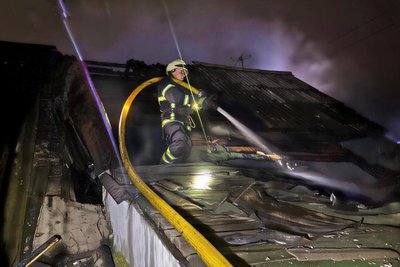 У Житомирі під час гасіння пожежі у приватному будинку виявили тіло людини У Житомирі під час гасіння пожежі у приватному будинку виявили тіло людини