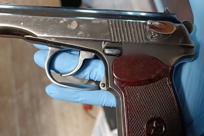 У Києві затримали чоловіка, який зберігав зброю і боєприпаси У Києві затримали чоловіка, який зберігав зброю і боєприпаси