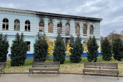 Зруйнована росіянами поліклініка в Ізюмі Зруйнована росіянами поліклініка в Ізюмі