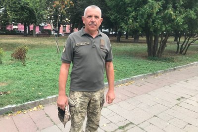 "Ми воюємо за тих людей, які ідуть за гробами", — Віктор Загурський, військовослужбовець ЗСУ із Житомира "Ми воюємо за тих людей, які ідуть за гробами", — Віктор Загурський, військовослужбовець ЗСУ із Житомира