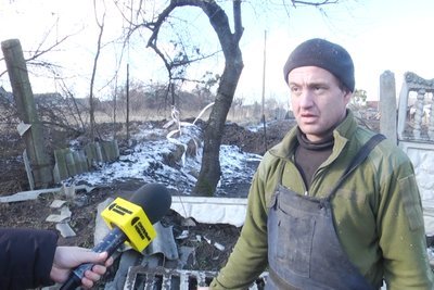 Вибиті вікна, двері, пошкоджені стіни: в одній із громад Житомирщині усувають наслідки атаки армії РФ Вибиті вікна, двері, пошкоджені стіни: в одній із громад Житомирщині усувають наслідки атаки армії РФ