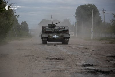 українська бронетехніка у Вовчанську на Харківщині