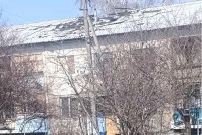 Дах, який був пошкоджений внаслідок влучання російського безпілотника типу "Ланцет", Світличне Золочівської громади, 16 березня 2026 року Дах, який був пошкоджений внаслідок влучання російського безпілотника типу "Ланцет", Світличне Золочівської громади, 16 березня 2026 року