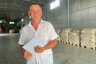 Бджоли та корм. Миколаївські пасічники отримали допомогу від благодійного фонду Бджоли та корм. Миколаївські пасічники отримали допомогу від благодійного фонду