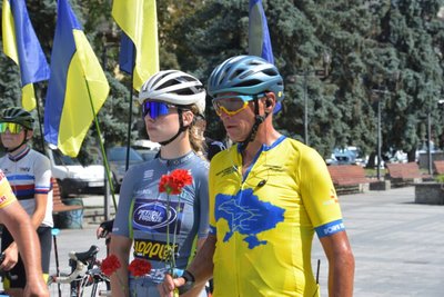 Гроші для жителів Херсонщини: через Житомирську область проїжджали учасники благодійної велогонки Гроші для жителів Херсонщини: через Житомирську область проїжджали учасники благодійної велогонки