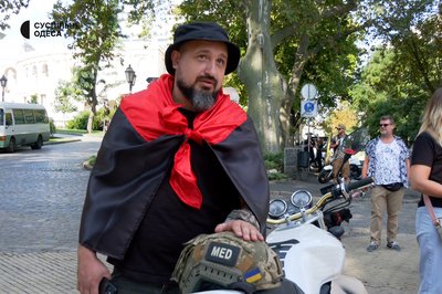 "Їм нічого не вистачає": в Одесі матері загиблих військових мітингували проти розтрат бюджету "Їм нічого не вистачає": в Одесі матері загиблих військових мітингували проти розтрат бюджету