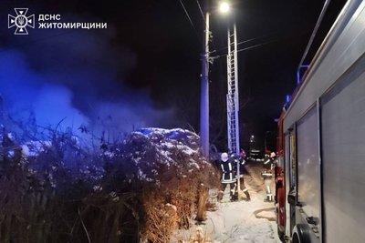 У Бердичеві на пожежі в приватному будинку загинули троє людей — що відомо У Бердичеві на пожежі в приватному будинку загинули троє людей — що відомо