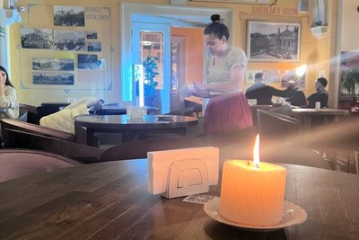 Спрощують меню та подають холодні напої: як працюють львівські заклади без світла Спрощують меню та подають холодні напої: як працюють львівські заклади без світла