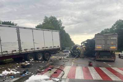 Смертельна аварія на Вінниччині: зіткнулися вантажівки та мікроавтобус Смертельна аварія на Вінниччині: зіткнулися вантажівки та мікроавтобус