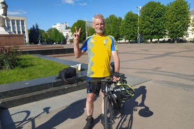 Учасники-ветерани велопробігу "Шануємо пам'ять захисників України" приїхали в Хмельницький