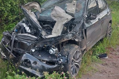 Автівка, в яку влучив російський дрон у Черкаських Тишках, 1 червня 2026 року Автівка, в яку влучив російський дрон у Черкаських Тишках, 1 червня 2026 року
