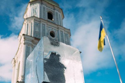 У Києві встановили інсталяцію, що символізує людське тепло та підтримку. Про що йдеться У Києві встановили інсталяцію, що символізує людське тепло та підтримку. Про що йдеться