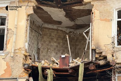 "Взяли документи і кота": що розповіли мешканці пошкодженого будинку в Одесі "Взяли документи і кота": що розповіли мешканці пошкодженого будинку в Одесі