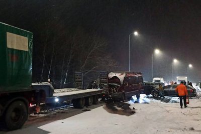 3 автотрощі на трасі поблизу Коростишева — зіштовхнулися 11 авто: є травмовані 3 автотрощі на трасі поблизу Коростишева — зіштовхнулися 11 авто: є травмовані