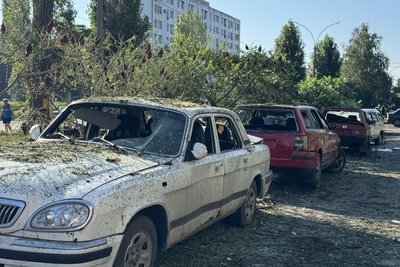 "Корм котячий – і то витягнули". Мешканці багатоповерхівки у Сумах розповіли про наслідки обстрілу "Корм котячий – і то витягнули". Мешканці багатоповерхівки у Сумах розповіли про наслідки обстрілу