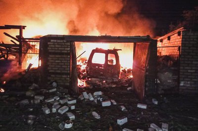Пожежа внаслідок російської атаки по Шевченківській громаді, Харківська область, 9 серпня 2025 року Пожежа внаслідок російської атаки по Шевченківській громаді, Харківська область, 9 серпня 2025 року