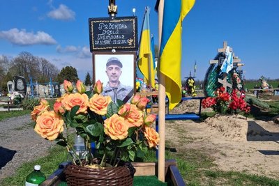 "Він повернувся з війни і возив зерно": історія далекобійника, який загинув під час удару РФ по порту на Одещині "Він повернувся з війни і возив зерно": історія далекобійника, який загинув під час удару РФ по порту на Одещині