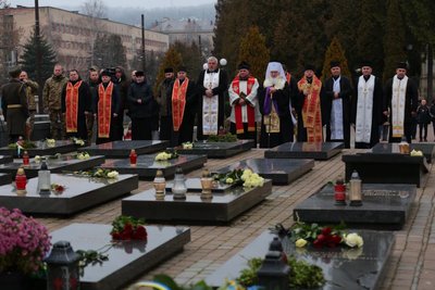 Учасники заходу помолилися за загиблих військових Учасники заходу помолилися за загиблих військових