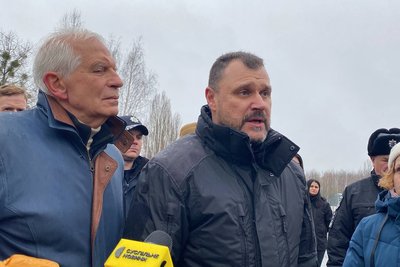 Боррель на Київщині подивився, як готують до роботи на деокупованих територіях Боррель на Київщині подивився, як готують до роботи на деокупованих територіях