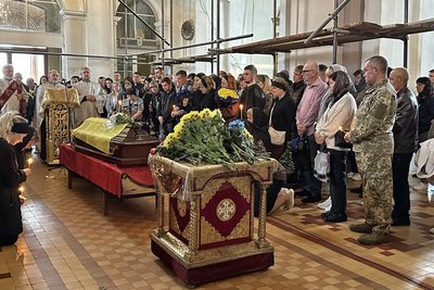 У Луцьку провели в останню дорогу молодшого сержанта Дмитра Пержила У Луцьку провели в останню дорогу молодшого сержанта Дмитра Пержила