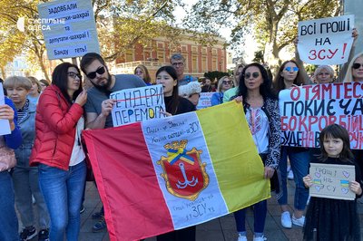 Одесити два місяці просять скасувати владу мільйонні тендери та передати гроші на ЗСУ Одесити два місяці просять скасувати владу мільйонні тендери та передати гроші на ЗСУ