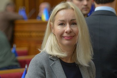 Народна депутатка Олена Вінтоняк Народна депутатка Олена Вінтоняк