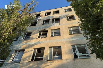 «Влучили у другий дім»: який вигляд має бізнес-центр в Одесі після атаки РФ