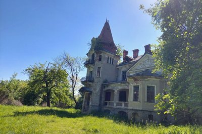 Фасад замку Фасад замку