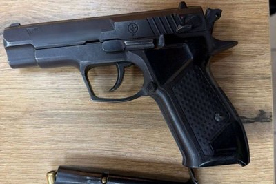 В Одесі невідомий влаштував стрілянину: його затримали, постраждалих немає В Одесі невідомий влаштував стрілянину: його затримали, постраждалих немає
