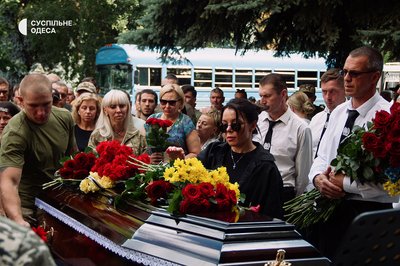 "Кращого командира в житті не бачив": в Одесі попрощалися з військовими, які загинули на Херсонщині "Кращого командира в житті не бачив": в Одесі попрощалися з військовими, які загинули на Херсонщині