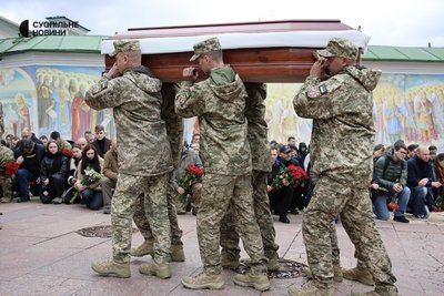 У Києві попрощалися з військовим та активістом Павлом Петриченком У Києві попрощалися з військовим та активістом Павлом Петриченком