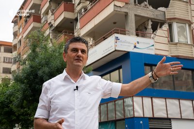 Сердар Ерайман, офіс чоловіка зруйнував землетрус у середмісті Кахраманмараша Сердар Ерайман, офіс чоловіка зруйнував землетрус у середмісті Кахраманмараша