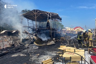 В Одесі на березі моря загорілося кафе "Ікра"