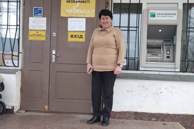"Паперові листи пишуть літні люди, а молодь отримує відеофіксацію": один день із листоношею з Красносілки "Паперові листи пишуть літні люди, а молодь отримує відеофіксацію": один день із листоношею з Красносілки