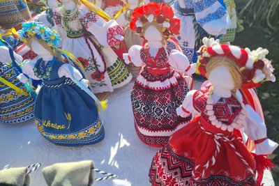 Шурванці, коржі на черені та 3 казани борщу: на Житомирщині влаштували гастрофестиваль "Білий борщ і не тільки" Шурванці, коржі на черені та 3 казани борщу: на Житомирщині влаштували гастрофестиваль "Білий борщ і не тільки"