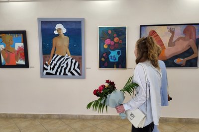 "Жінка і море": в Ужгороді відкрилася виставка художниці Наталії Сіми-Павлишин "Жінка і море": в Ужгороді відкрилася виставка художниці Наталії Сіми-Павлишин