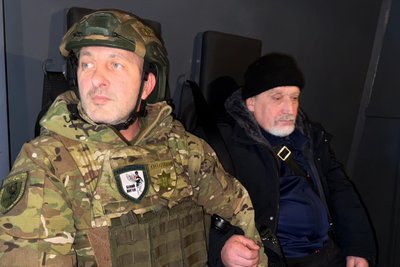 "Білі янголи" евакуювали з Куп'янська літнього чоловіка