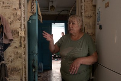 Як відновлюють будинки в селі на Житомирщині, яке постраждало 26 серпня від обстрілу росіян Як відновлюють будинки в селі на Житомирщині, яке постраждало 26 серпня від обстрілу росіян