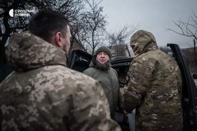 Мурад Путілін і боєць із позивним "Лис" зустрілись у Костянтинівці, Донеччина, грудень 2022 року. Мурад Путілін і боєць із позивним "Лис" зустрілись у Костянтинівці, Донеччина, грудень 2022 року.