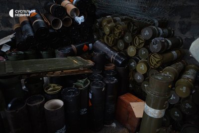 Боєкомплекти на позиції артилеристів бригади "Азов"
