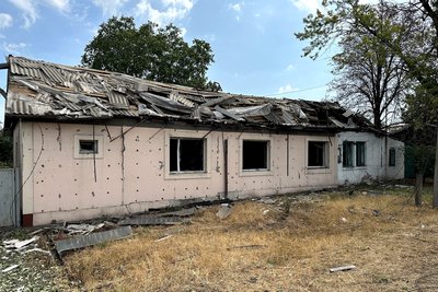Вісім вибухів, вісім ракет: наслідки нічного обстрілу Добропілля на Донеччині Вісім вибухів, вісім ракет: наслідки нічного обстрілу Добропілля на Донеччині