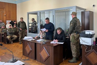 В Житомирі суд залишив в СІЗО вісьмох обвинувачених у справі про вимагання, вбивство і викрадення людей В Житомирі суд залишив в СІЗО вісьмох обвинувачених у справі про вимагання, вбивство і викрадення людей